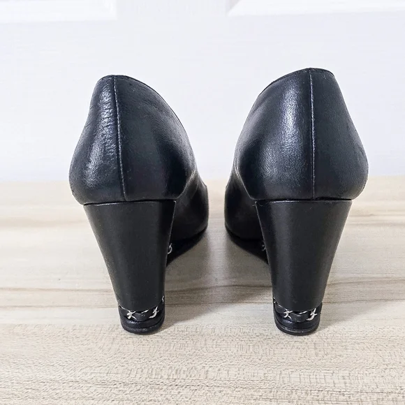 Chanel CC Cap Toe Black Leather Chain Link Wedge Pumps Size EU38/US 7.5-8 - Picture 10 of 16